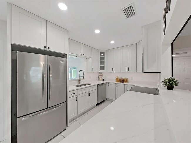 Building Photo - 4610 W Bay Villa Ave