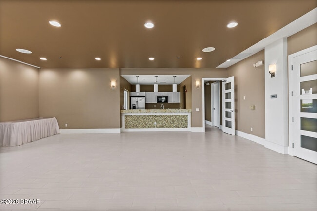 Building Photo - 241 Riverside Dr