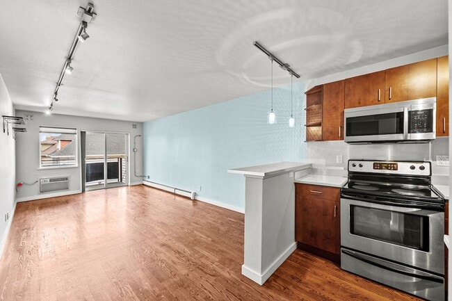 Building Photo - Downtown 1 Bedroom 1 Bath! Coming Soon!