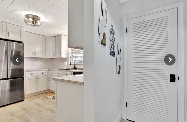 Building Photo - 1050 Hillsboro Mile