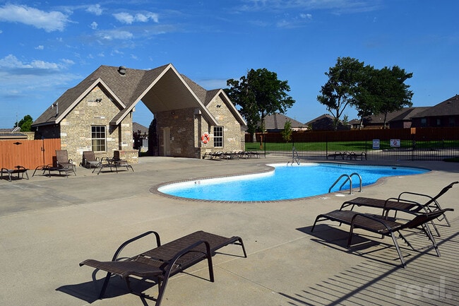 Building Photo - 2606 SW Glenn Ridge Rd