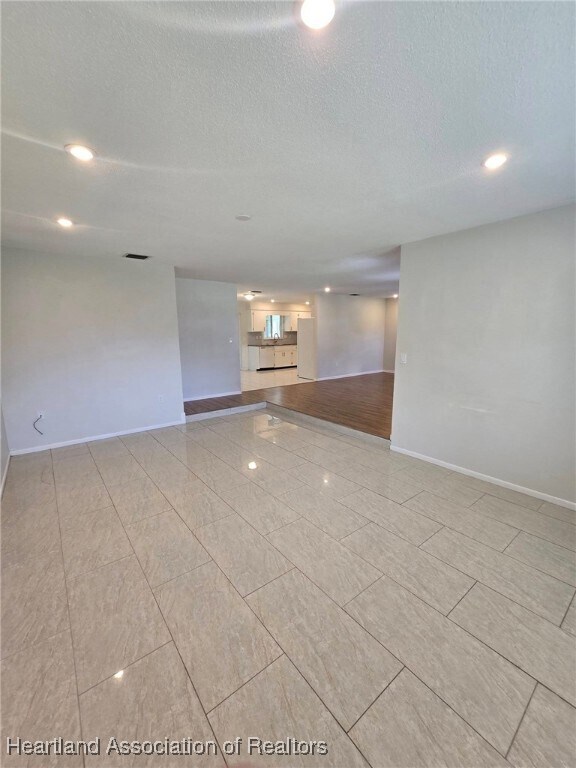 Building Photo - 2717 Queenswood Dr
