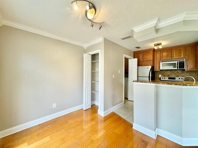 Building Photo - 8615 Mallard Reserve Dr