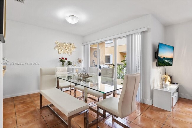 Building Photo - 6205 SW Kendale Lakes Cir