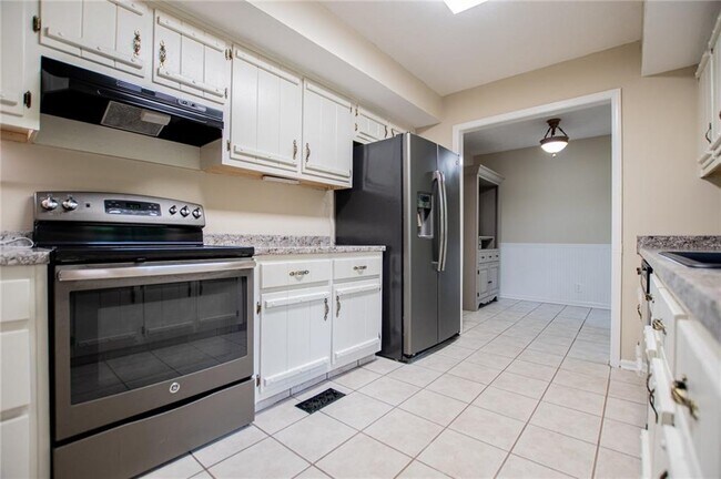 Building Photo - 1499 Stonington Ct