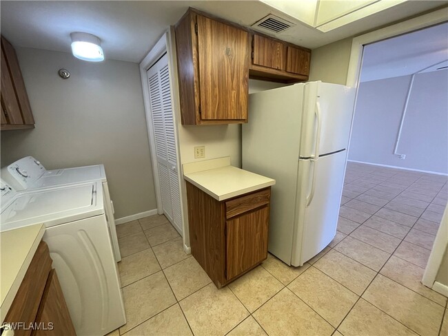 Building Photo - 3615 Boca Ciega Dr