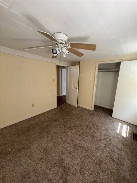 Building Photo - 126 S 11th St