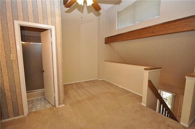 Building Photo - 708 Graham Pl