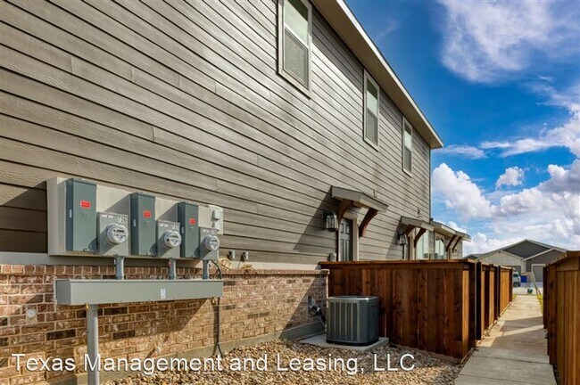 Building Photo - 735 Harvest Moon Dr