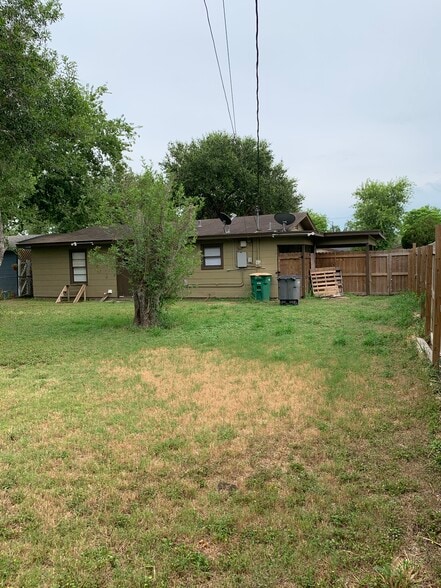 Building Photo - 706 E Polk Ave