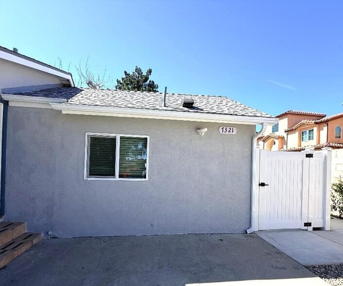 Building Photo - 7321 Kelvin Ave