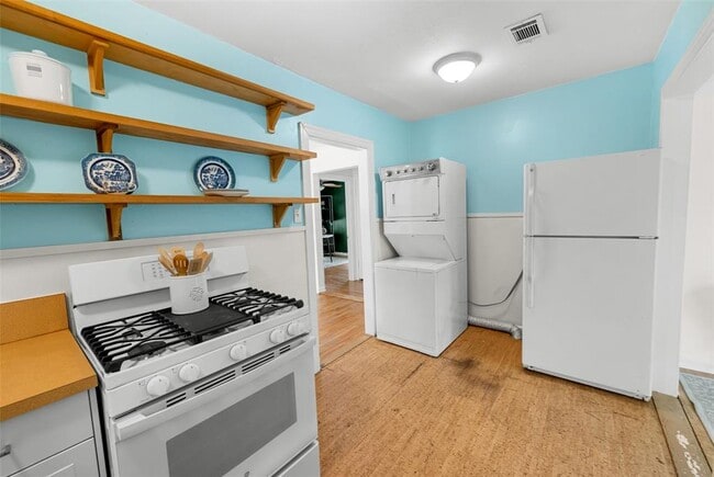 Building Photo - 2108 Rountree Dr