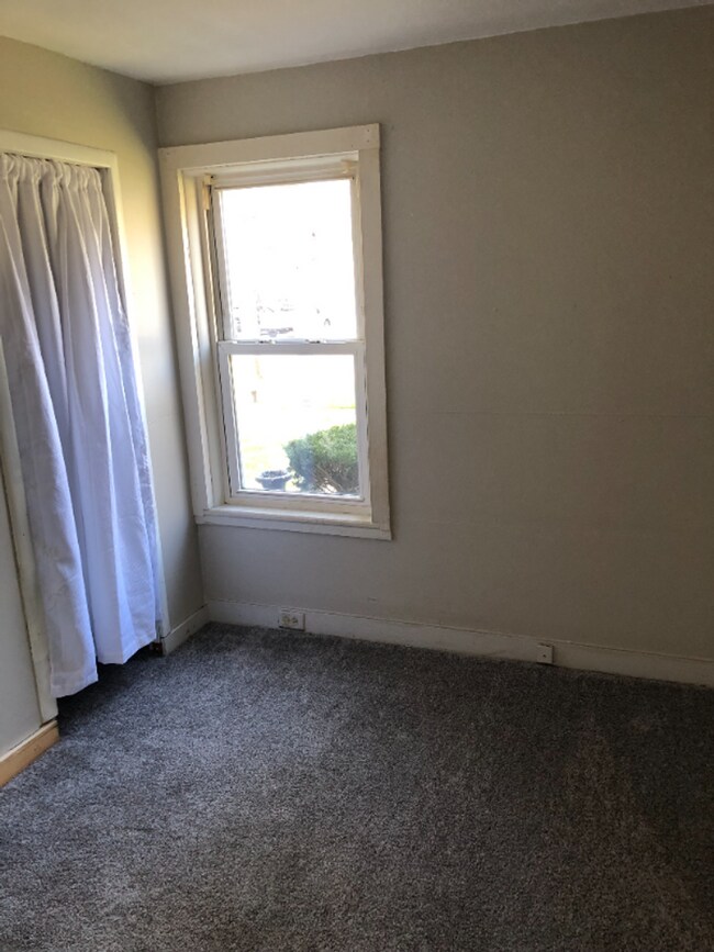 Building Photo - 206 Balsam St