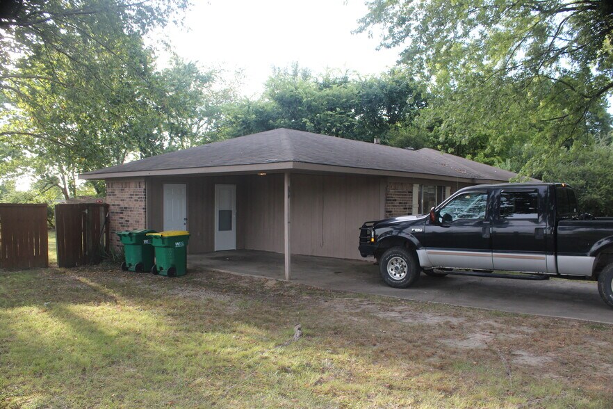 Building Photo - 333 Kelli Ave