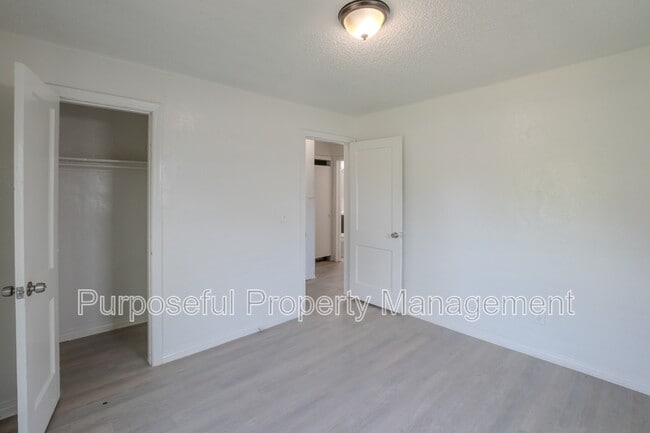 Building Photo - 2300 Miramar Blvd