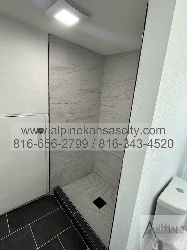 Building Photo - Updated NE Home, Garage, Section 8 OK! Fenced!