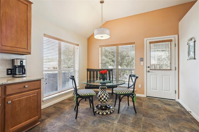 Building Photo - 3805 Pebble Ct