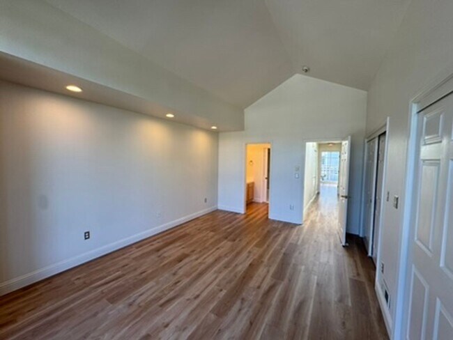 Building Photo - 280 Portola Dr
