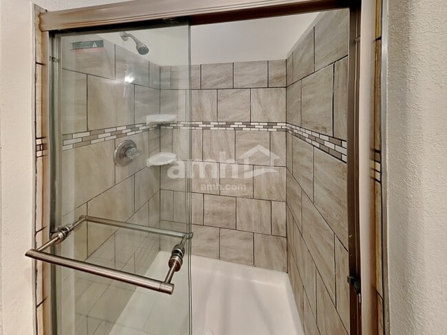 Building Photo - 522 N 8th Ct