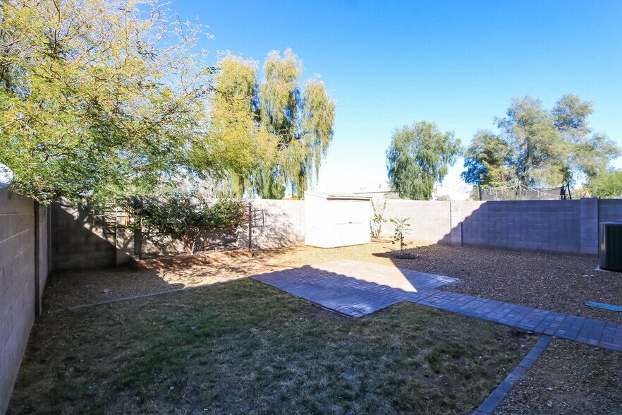 Building Photo - 11528 E Flower Cir