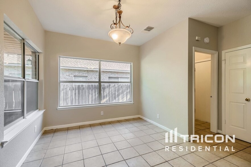 Building Photo - 12430 Canyon Ct