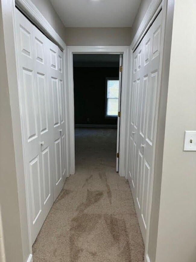 Building Photo - Spacious 2BR/2BA Green Hills Condo – Prime...