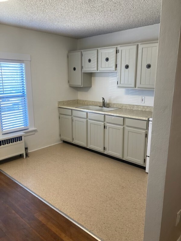 Building Photo - 710 Cedar Ave