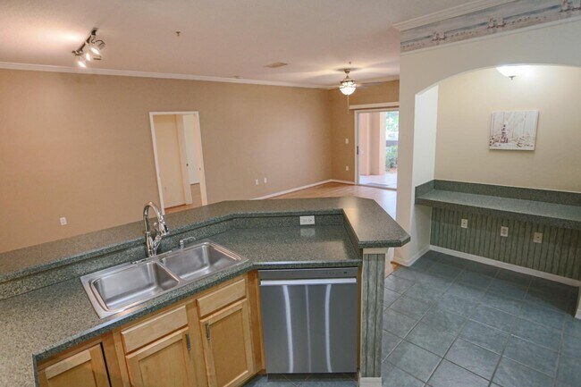 Building Photo - 520 Florida Club Blvd