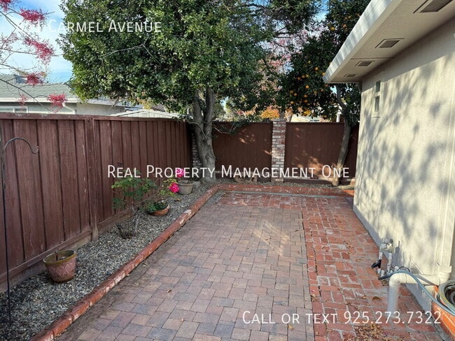 Building Photo - 851 Carmel Ave