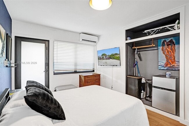 Building Photo - 754 NE 40th St