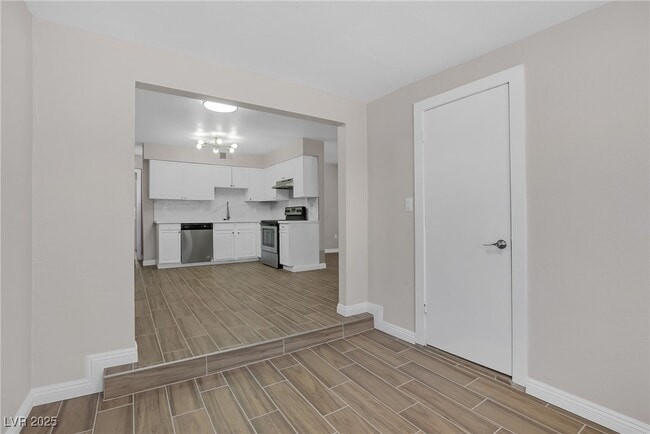 Building Photo - 416 Rossmoyne Ave