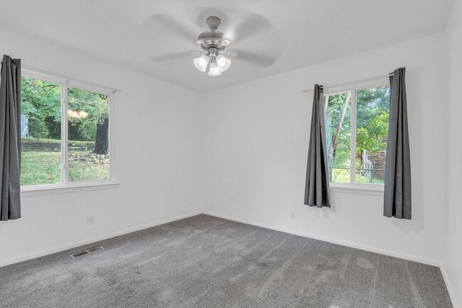 Building Photo - Located in the Heart of Hixson! 3 beds, 2 ...