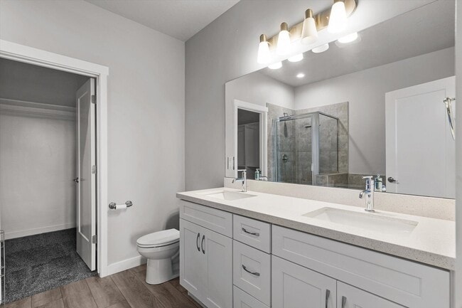 Building Photo - 721 E Zekes Ct