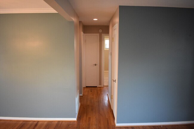 Building Photo - Updated 3 bedroom home in Norfolk