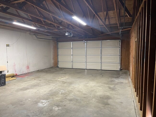 Building Photo - Ask About The Move In Special!!!