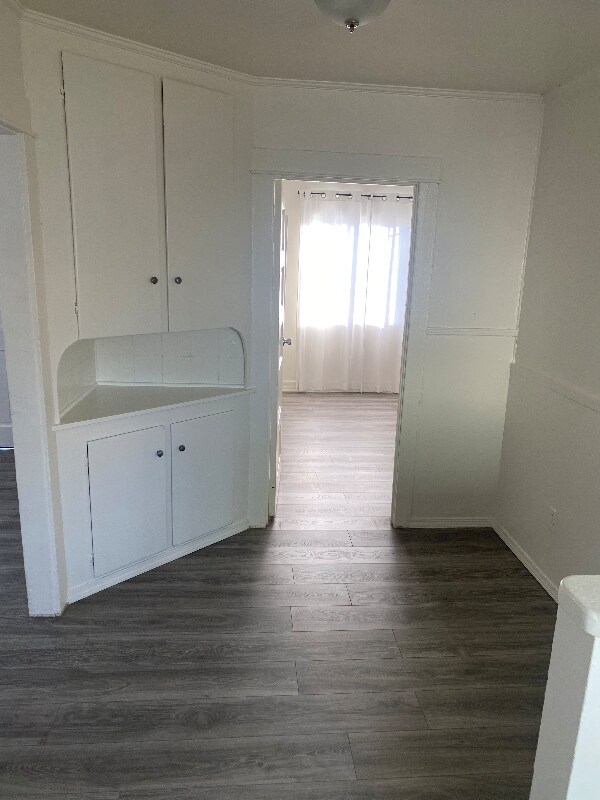 Building Photo - 725 S Osage Ave