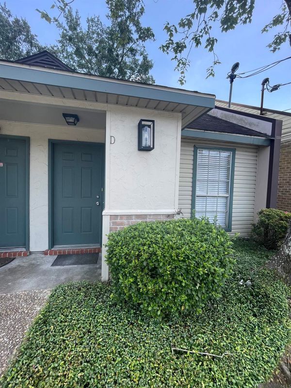 Building Photo - 402 Lee Dr