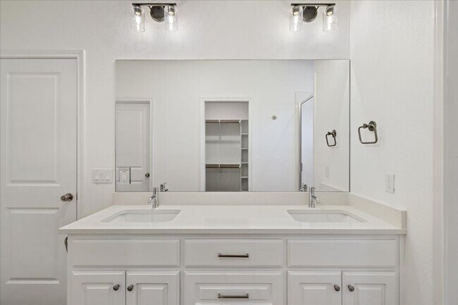 Building Photo - Residences at Windmill Preserve