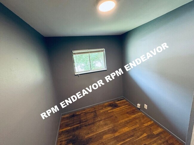 Building Photo - 3-bedroom Move-In Ready with Covered Outdo...