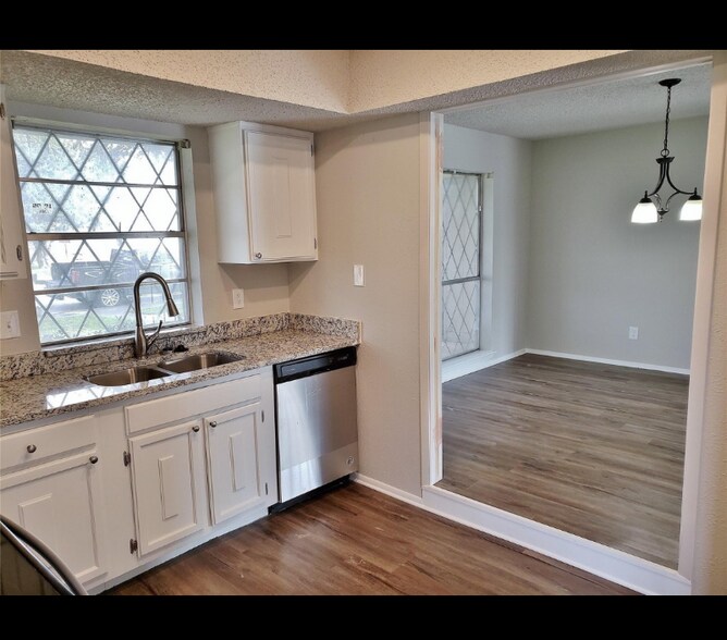 Building Photo - 2752 Meadow Isle Ln