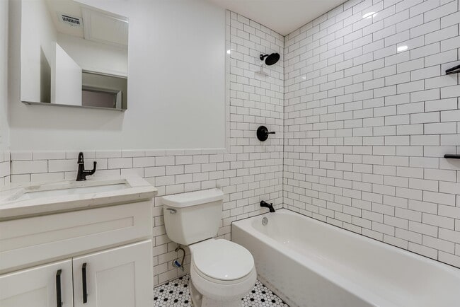 Building Photo - 172 Mallory Ave