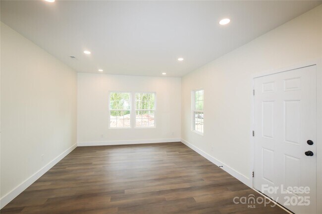 Building Photo - 1709 N Clay St
