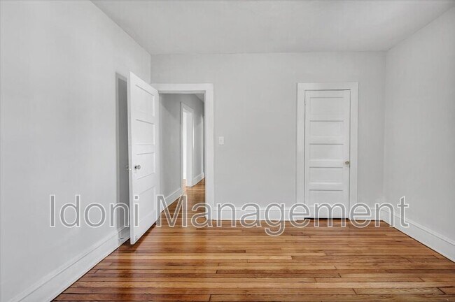 Building Photo - 14 Ridgefield St