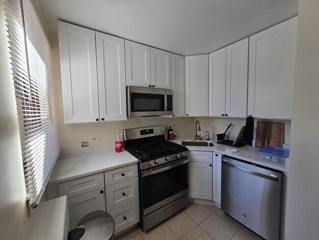 Building Photo - 7375 N Winchester Ave