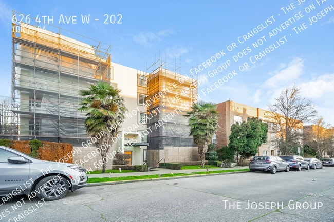 Building Photo - 626 4th Ave W