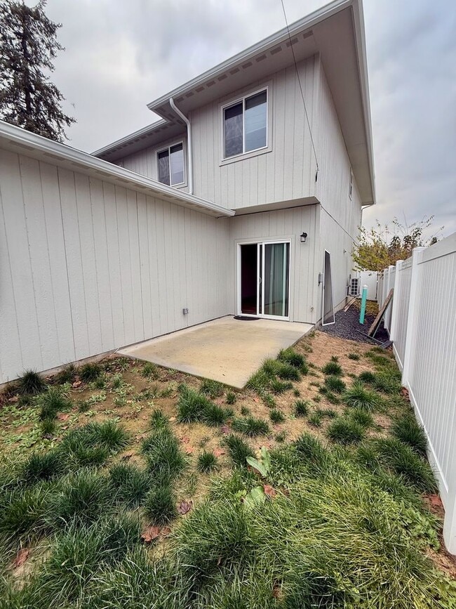 Building Photo - 1817 Spokane