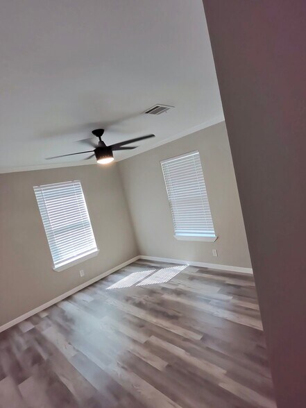 Building Photo - 904 Westview Cir