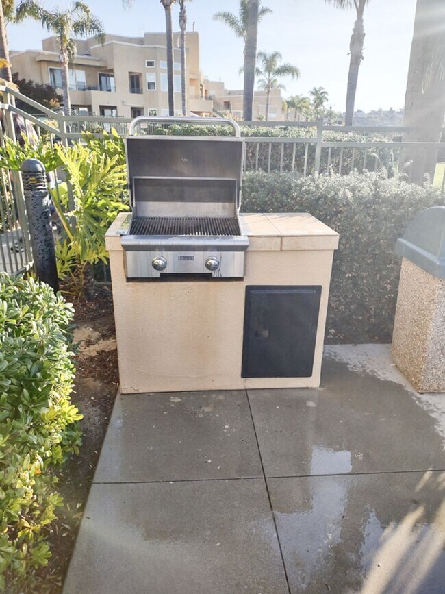 Building Photo - 4021 Canario St