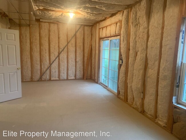 Building Photo - 3 br, 2.5 bath House - 545 Marion Rd