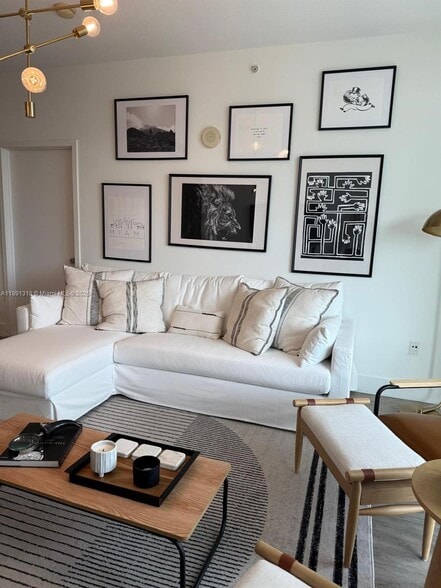 Building Photo - 1111 SW 1st Ave